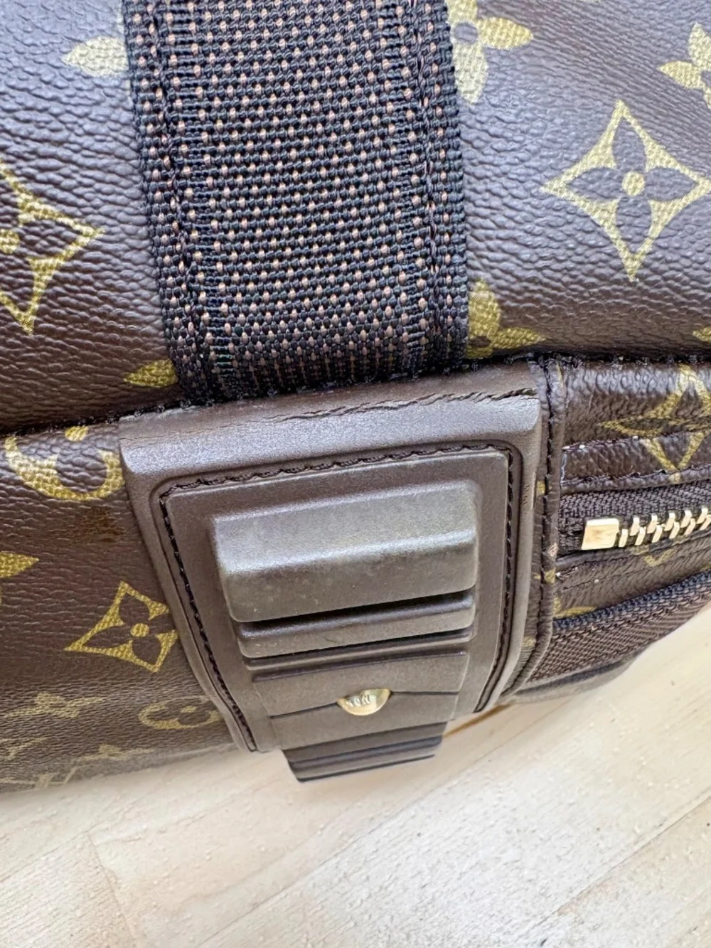 Vintage Authentic Louis Vuitton Monogram Satellite 53 Suitcase Travel Bag